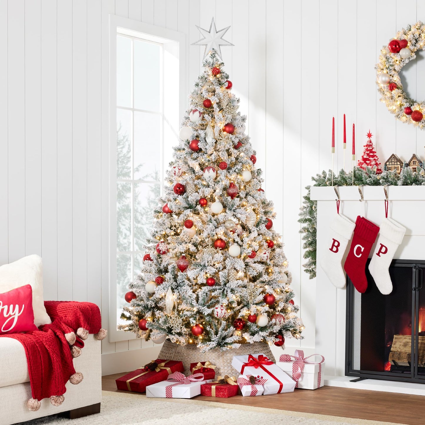 Artificial Christmas Tree with 400/1000/1200 Branch Tips, Foldable Base for Easy Assembly, Perfect for Home, Office, and Party Decorations,4.5/6/7 ft
