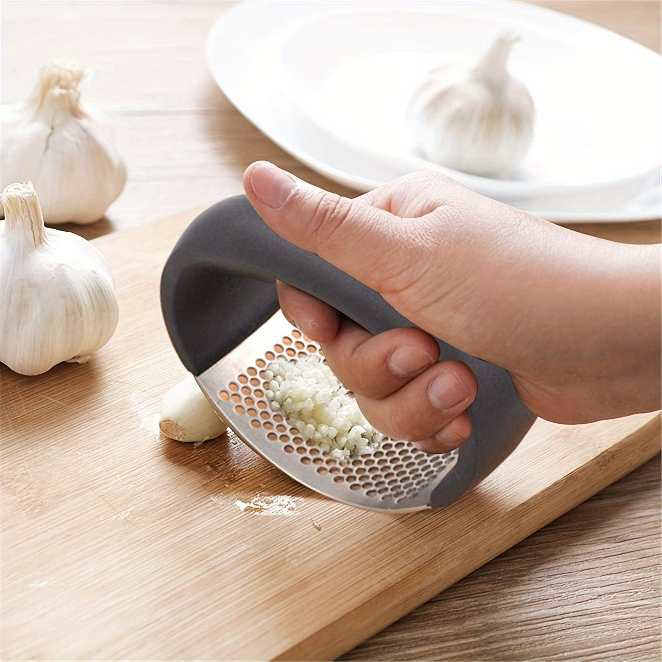 CRUSHER™ 1pc Stainless Steel Garlic Crusher - Manual Vegetable Cutter And Fruit Masher For Restaurants And Supermarkets - Easy To Use Kitchen Gadget For Chopping And Pressing Garlic