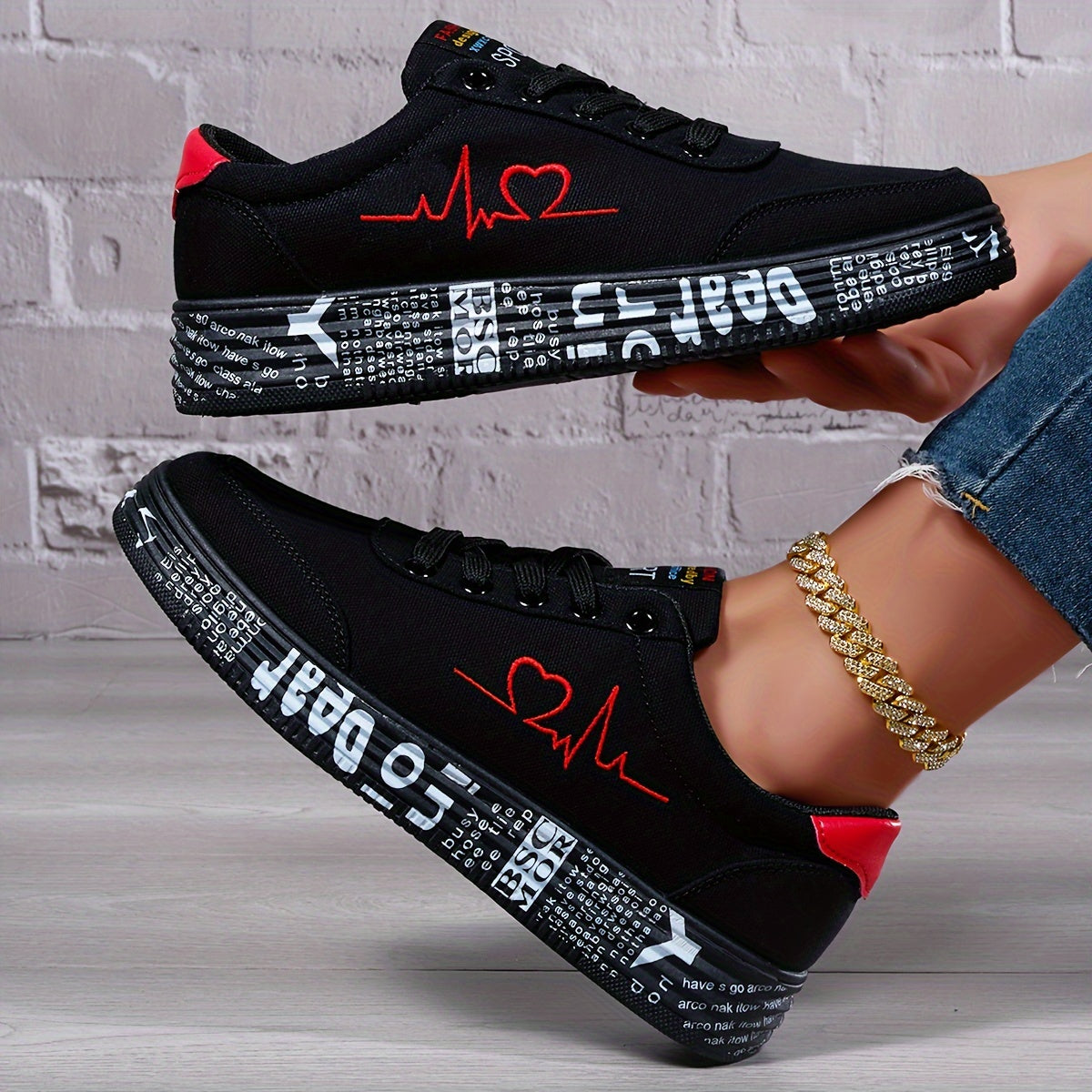 Heart ™Design Casual Sneakers - Soft Sole, Lace-Up, Comfy Skate Shoes